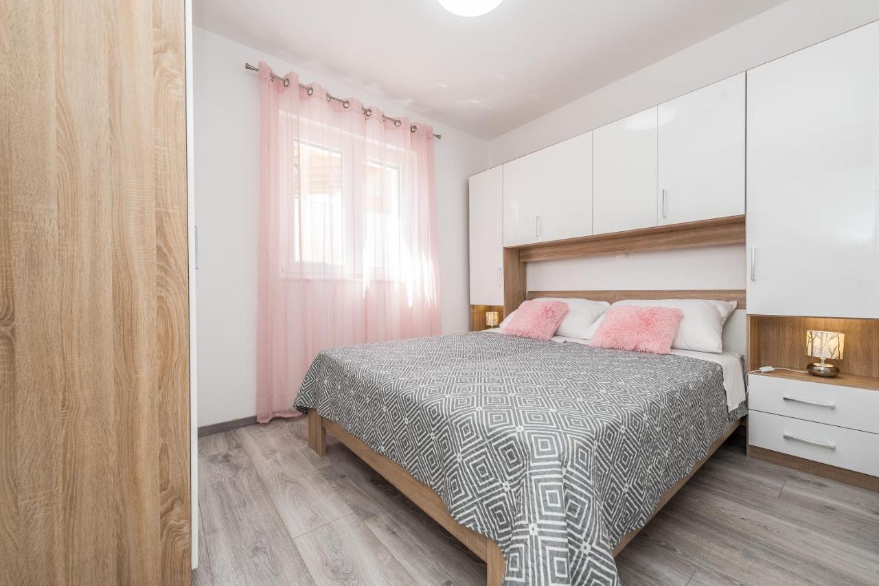Janice Apartment Pakostane
