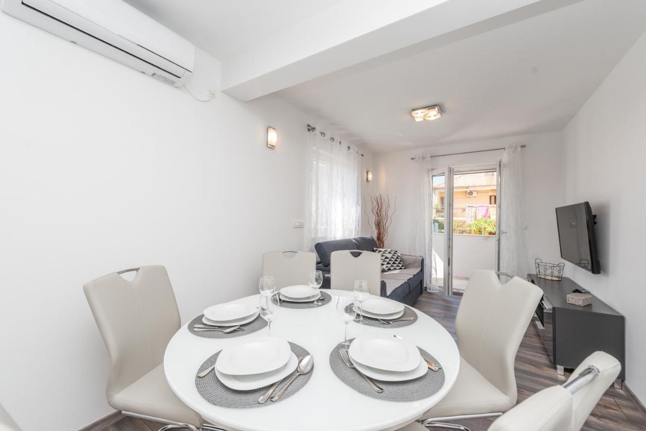 Apartment Janice Pakostane